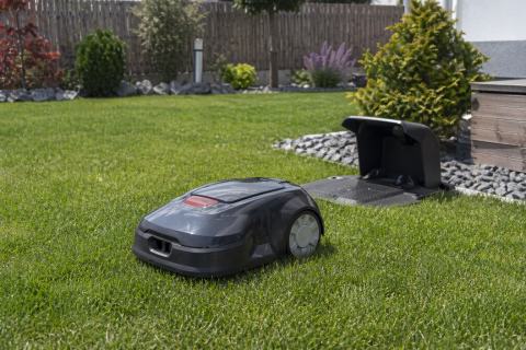 Robotická kosačka pre menšiu záhradu